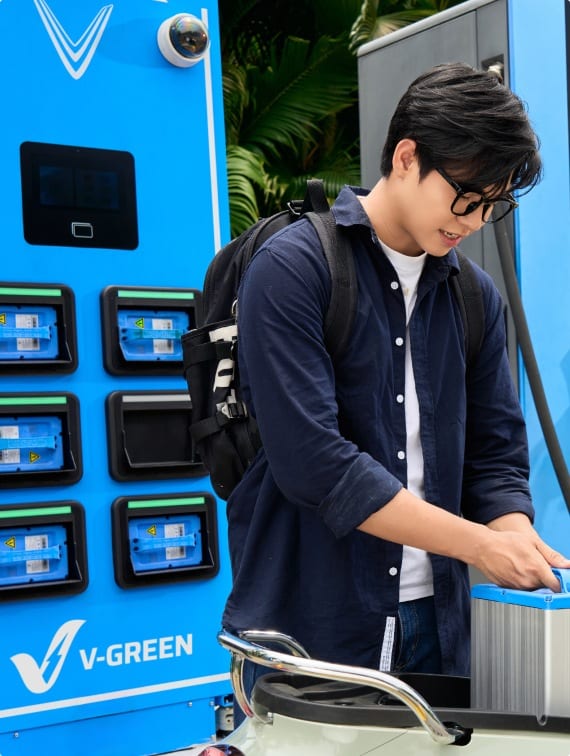Hướng dẫn đổi pin xe máy trên tủ đổi pin V-Green