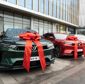 VinFast chính thức bàn giao mẫu SUV điện cỡ lớn VF 9 đến khách hàng